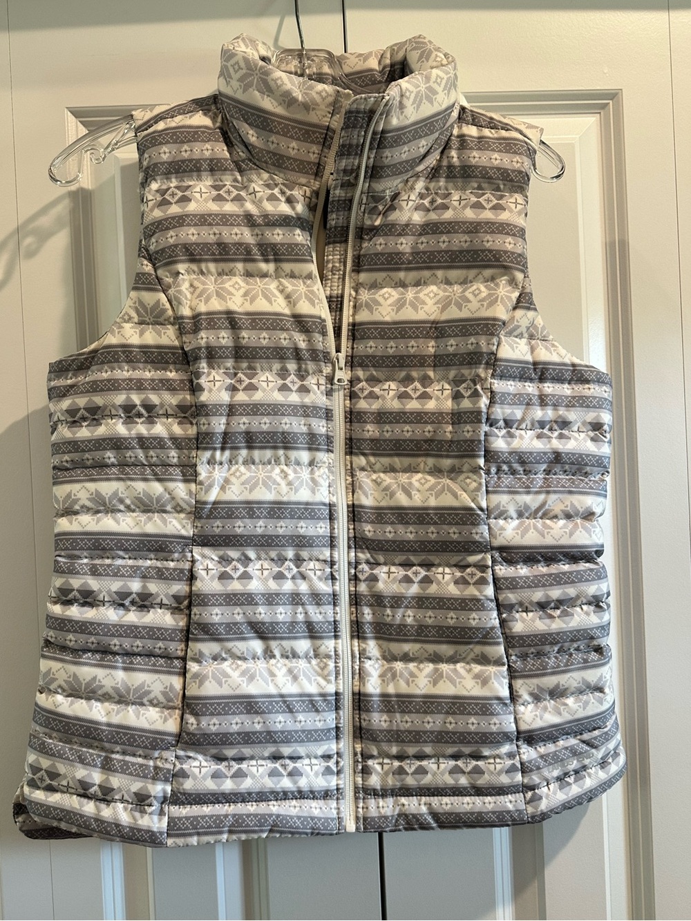 Lands' End Quilted Snowflake Print Puffer Vest in Gray & Cream